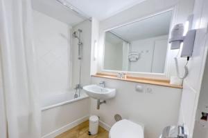 Kyriad Hotel Cannes Mandelieu, Канны