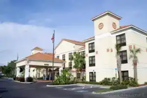 Holiday Inn Express Hotel & Suites Clearwater North-Dunedin by IHG, Клируотер Бич