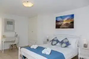 Nicki's House, Айя-Анна