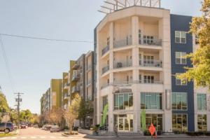 Courier City Apartments by Frontdesk, Тампа