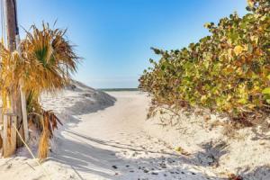 Steps to Shore: Walkable Clearwater Beach Condo, Клируотер Бич
