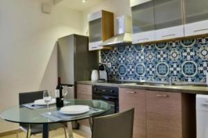 Tritoni St Ursula suites - Valletta, Биргу
