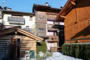 Casa March 2, Моэна