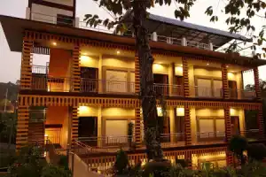 Airport Phuket Garden Resort, Най Янг