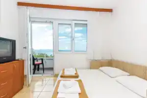 Awesome Home in Dramalj With Wifi and 1 Bedrooms, Цриквеница