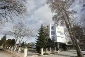 Hotel «1 Maji», Поградец