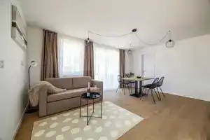 Villa Oliver Lenti, Ленти