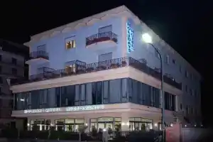 Hotel «Holidays», Роккаразо