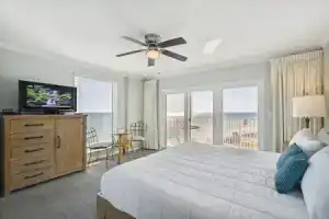 701A is a Penthouse Effiency Gulf view unit on Okaloosa Island by RedAwning, Форт-Уолтон-Бич