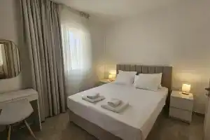 154 LCA - Stay Local Apartment, Ларнака