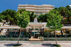 New Akileda Beach Hotel, Голем