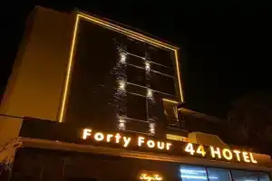 44 Hotel, Дидим