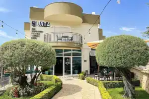 Jata Crown Hotel, Тирана