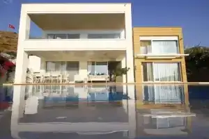 Villa Beaton, Тургутреис