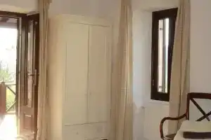 Almond Tree, Ялыкавак