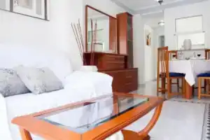 Apartment very well located, 450 meters from Playa del Cura with swimming pool, Торревьеха
