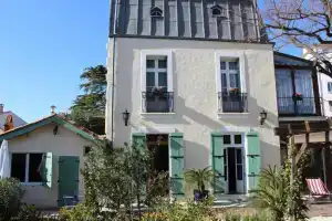 Villa Kumquats, Безье