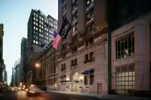 Club Quarters Hotel Times Square, New York, Нью-Йорк