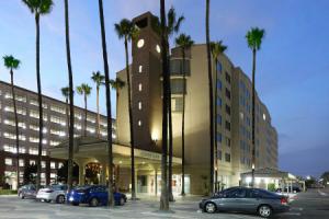 Отель «Courtyard by Marriott Los Angeles LAX / Century Boulevard», Лос-Анджелес