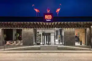 Radisson RED Izmir Point Bornova, Измир