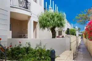 Los Olivos Beach Resort, Адехе