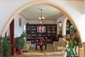 Гостевой дом «Rose Gardens Boutique & Pool & Restaurant», Кирения