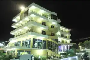 Paradise Beach Hotel, Влера