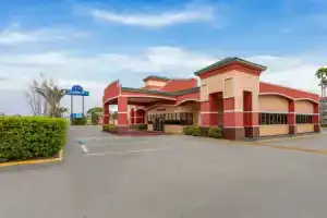 Отель «Days Inn by Wyndham Orlando Near Millenia Mall», Орландо