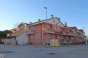 Sun Drenched Residence with Pool in Rosolina Mare near Venice, Розолина-Маре