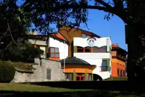 Sándor Hotel, Печ