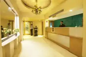 The Corus Hotel - a Couple Friendly Hotel, Дели