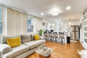 Explore Rochester! Charming Home 1 Mi to Downtown, Рочестер