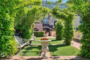 Bv Grand Hotel Assisi, Ассизи