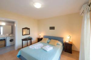 Villa with Private Pool & Souda Bay View in Very Nice Village near Chania, Алмирида