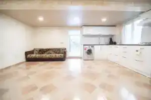 Cozy apartment near Kobuleti with mountain view, Кобулети