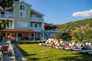 Villa Šolo Peaceful Nature Park Getaway, Ploče