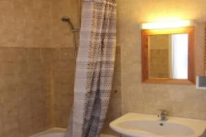 This studio of about 25m2 is quite, on the 5th floor Holiday home 1 ag, Валь Торанс