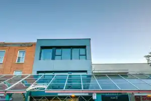 Liv MTL - Plaza, Монреаль