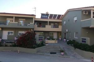 By the Sea Apartments, Сивири