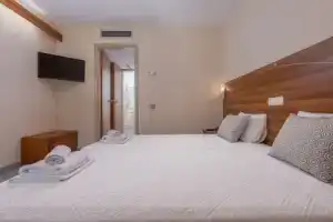 Dionysos Hotel, Ханиоти