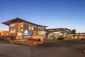 Days Inn by Wyndham Montreal East, Монреаль