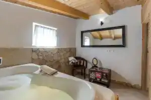 Amazing Home in Novi Vinodolski With Wifi and 2 Bedrooms, Нови-Винодолски