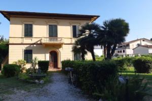 Villa Liberty,exclusive With Garden Pool and Jacuzzi Private, Торре-дель-Лаго-Пуччини