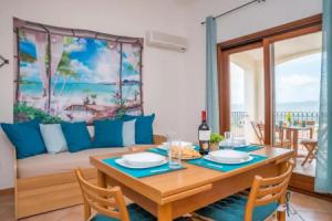 Nicole House With Stunning View And Pool, Бадези