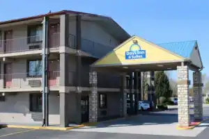 Days Inn & Suites by Wyndham Springfield on I-44, Спрингфилд