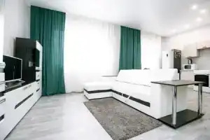 Pritomskij 15/1 Odnokomnatnye apartamenty -studija rjadom s Ledovym dvortsom, Кемерово
