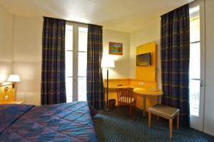 Hotel «Le Bourbon Pau Centre», По