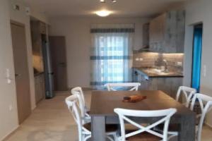 Michaela Beach House, Плакиас