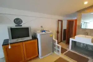 Baan I Taley On Sea, Джомтьен
