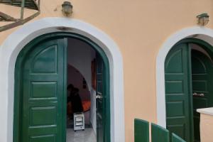 Akrotiri Cosy Studio with Patio and View, Акротири